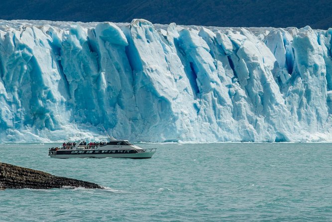 Perito Moreno Glacier with Navigation from El Calafate - Who will get the most from this glacier day?