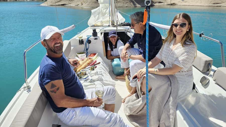 Potrerillos Lake Sailing Tour with Wine and Cheese - The four-hour plan, from pickup to return