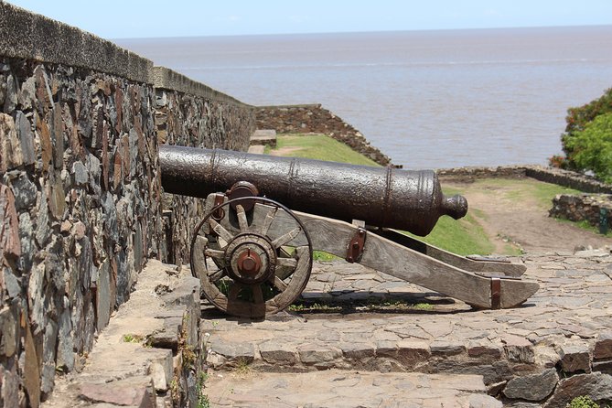 Premium Day Tour to Colonia del Sacramento - The walking tour and its bilingual guides