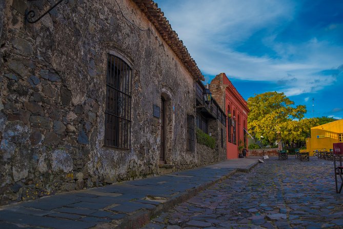 Premium Day Trip to Colonia del Sacramento - Meeting your guide in Colonia