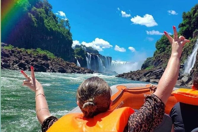 Private - BRA and ARG Iguazu Falls in 1 day + boat option - Key points at a glance