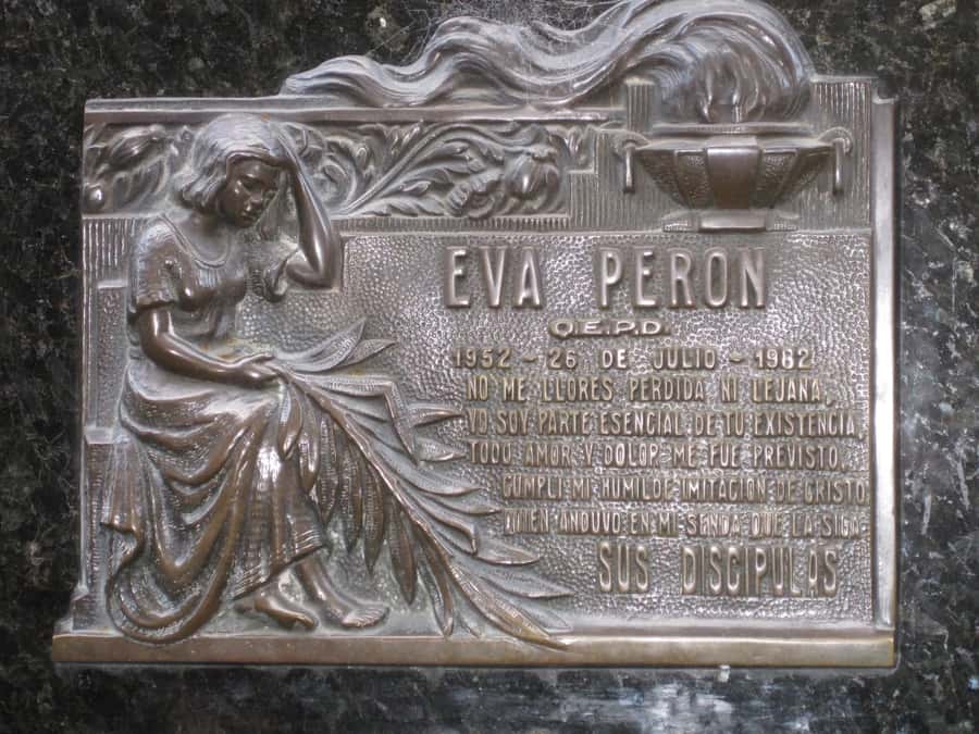 Private Evita and Peronism Historical Tour in Buenos Aires - Recoleta Cemetery and the painful journey of her remains