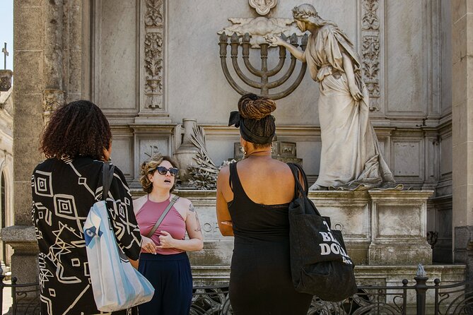 Private Recoleta + Retiro Tour - Includes visit to unique Recoleta Cemetery - Recoleta Cemetery and the tomb of Evita