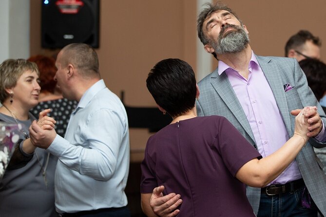 Private Tango Class in Buenos Aires with Expert Instructor - Learning the embrace and the tango walk