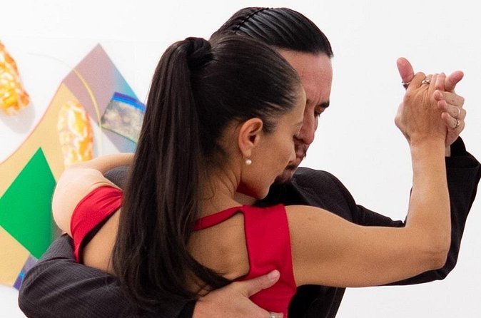 Private Tango Class in Buenos Aires with Expert Instructor - Laurence’s teaching style and language skills
