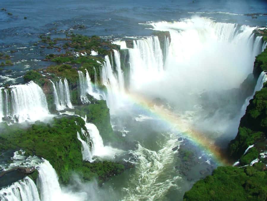 Private Tour "Dawn at the Iguassu Falls". - Walking the 1.5-kilometer route beside the falls