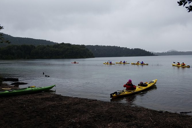 Private tour: full day kayak to Moreno lake - Safety instruction before the first paddle
