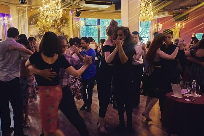 Private Underground Tango Immersion - Traveling from the lesson to the local milonga