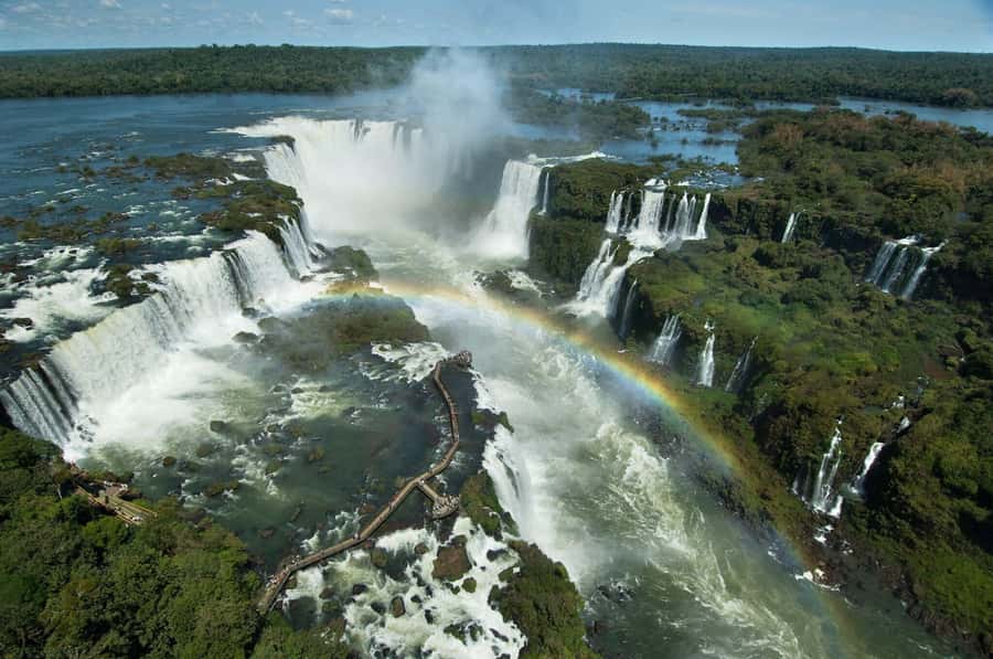 Puerto Iguazú: Brazilian Falls Half-Day Panoramic Tour - Riding the shuttle through Iguaçu National Park