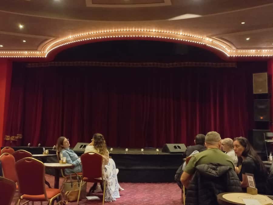 Puerto Iguazú: Madero Tango Show with Optional Dinner - The tango performance: elegance with a dramatic edge