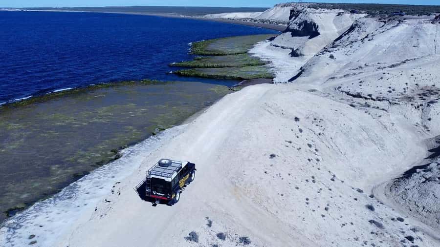 PUERTO MADRYN: 4 X 4 ADVENTURE EXPERIENCE ON THE MOST BEAUTIFUL BEACHES! - The Paraná beach beacon and the sunken Folias