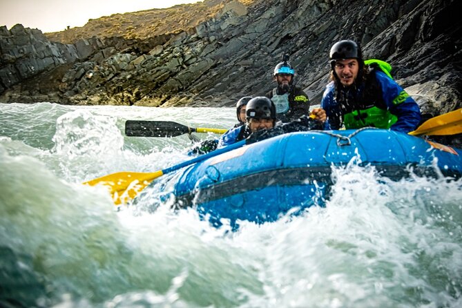 Rafting experience on the Rio de las Vueltas in Patagonia - Portage and 10 kilometers of class III rapids