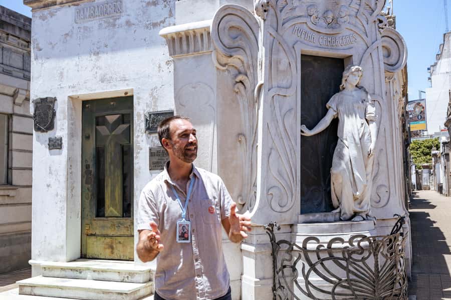 Recoleta Cemetery - Small Group Tour of History & Secrets - Inside the cemetery: marble, power, and family pride