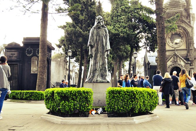 Recoleta Cemetery Tour in English - The opening walk through Recoleta