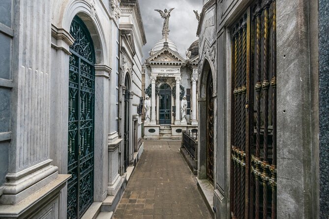 Recoleta Cemetery Walking Tour - Eva Perón’s tomb and the story beyond the flowers