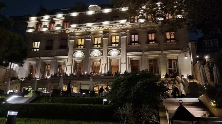 Recoleta Walking Tour and Live Jazz Show - Avenida Alvear and the embassy quarter