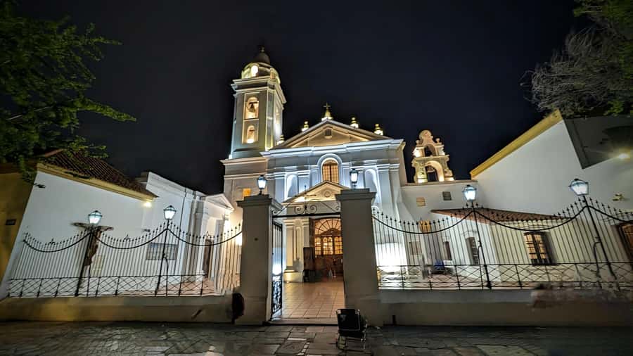 Recoleta Walking Tour and Live Jazz Show - The intimate jazz club experience