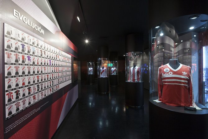 River Museum and Stadium, Full Visit, Official Tour. - A tour advertised in English, with an important language warning