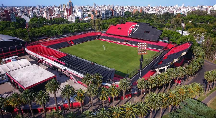 Rosario: Newell's Old Boys Football Match and Messi Tour - From the neighborhood to Newell’s match day