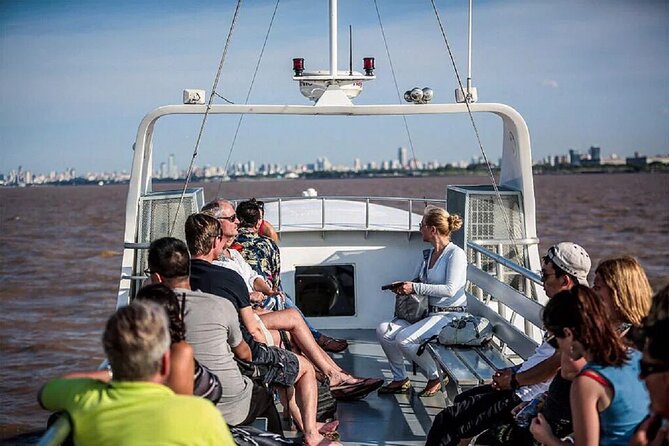 Sailing on the Rio de la Plata Postcards from Buenos Aires - La Boca arrival, or the round-trip choice