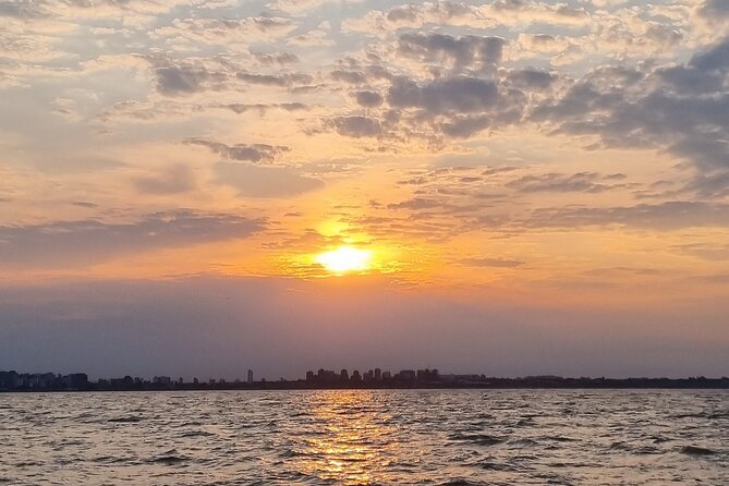Sailing with Wine Tasting in Buenos Aires - Sailing into the Río de la Plata
