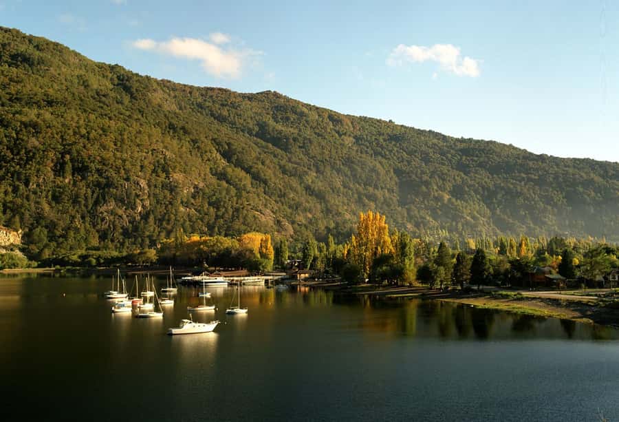 San Martín de los Andes por 7 Lagos - San Martín de los Andes and lunch beside Lácar Lake