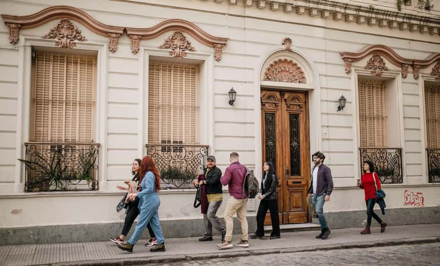 San Telmo: Historical Guided Tour with Street Food & Drinks - Who should book this San Telmo experience?