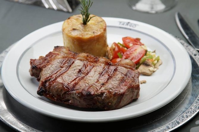 Skip the Line Ticket for Tango Porteño Show with Dinner Platea - Entering the Art Deco theater near the Obelisk