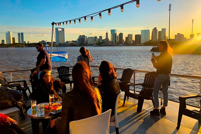 Sunset on the Río de la Plata: Navigation & Open Bar - The boat, staff, and group size