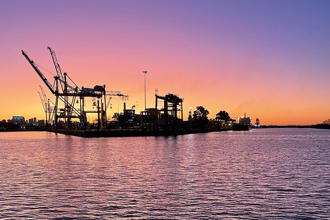 Sunset Río de la Plata & Open Bar - The open bar and onboard music