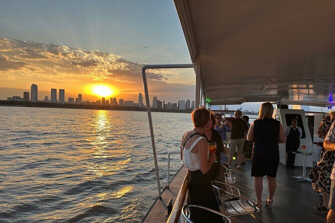 Sunset Río de la Plata & Open Bar - What to bring and how to enjoy the deck