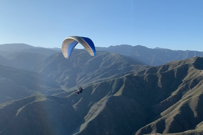 Tandem Flight Paraglider with Instructor + HD - Preparing for the launch on Cerro Arco