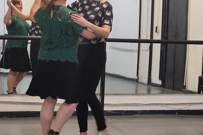 Tango Lesson - Feel like a tango dancer - The social side: from class to milonga