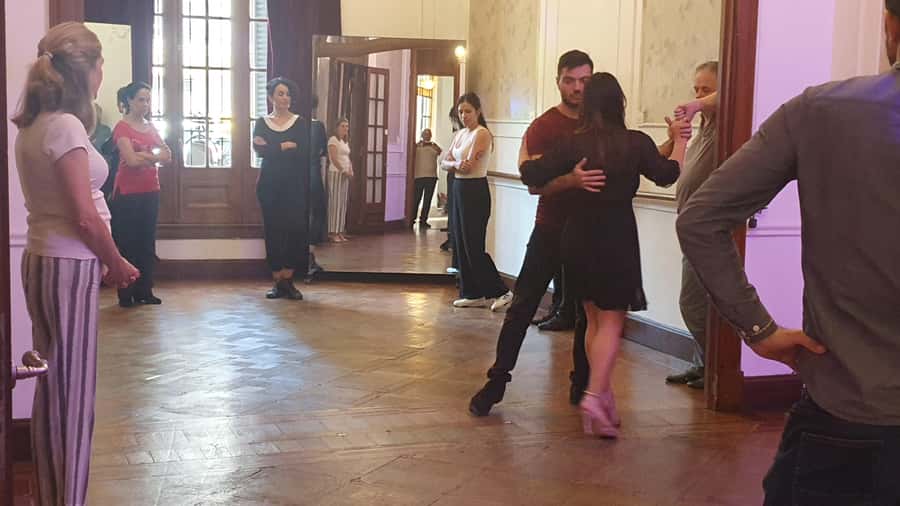 Tango Lesson in Buenos Aires with professional dancers - Entering the antique tango school