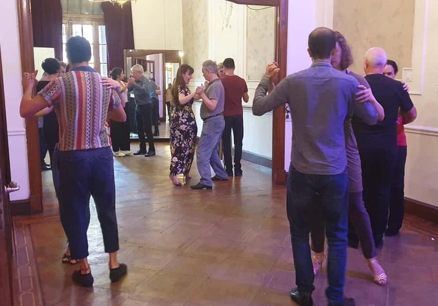 Tango Lesson in Buenos Aires with professional dancers - Who should choose this tango lesson?