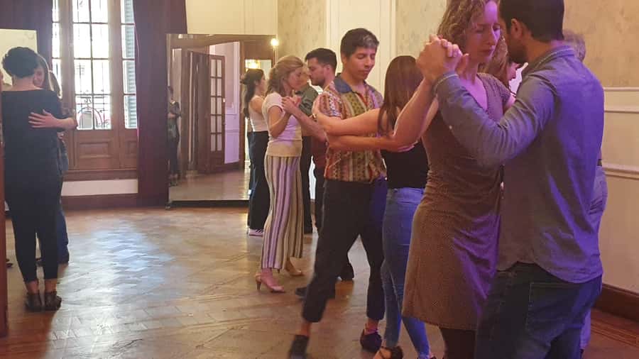 Tango Lesson in Buenos Aires with professional dancers - The limits of the experience