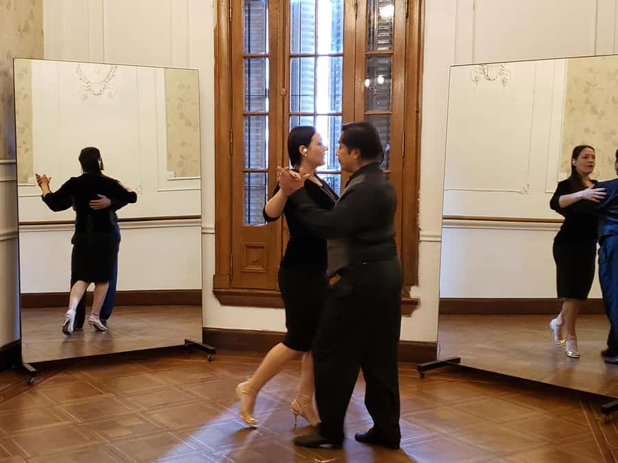 Tango Lesson in Buenos Aires with professional dancers - Learning the embrace, walk, and first steps