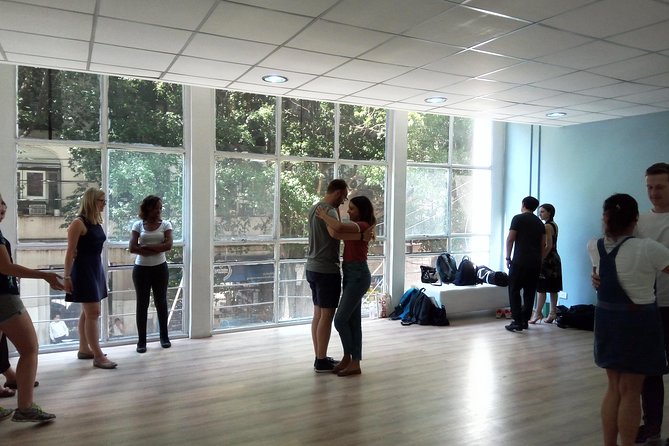 Tango Lessons in Buenos Aires - Vamos Academy - Meeting Iván and Silvana at Maipú 464