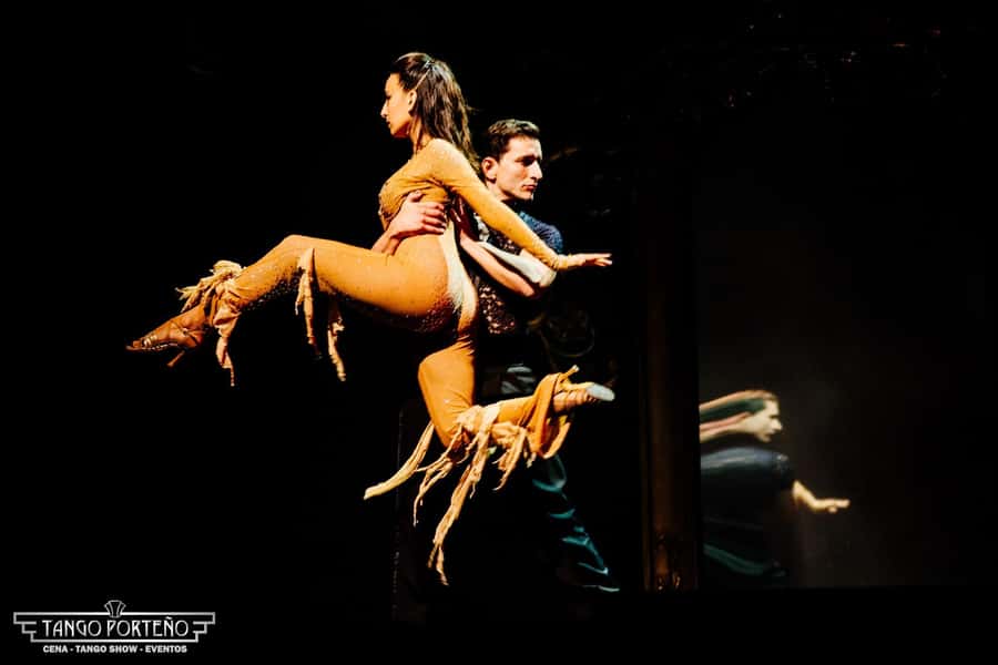 Tango Porteño: The Best Tango Night in Buenos Aires - Entering the old theater near the Obelisk