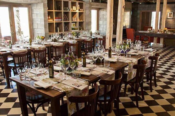 Tasting The Enemy + Lunch Santa Julia. Private transfer - Key points before you book