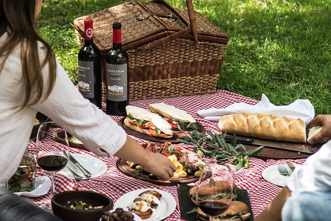 Tasting The Enemy + Lunch Santa Julia. Private transfer - The food and wine balance
