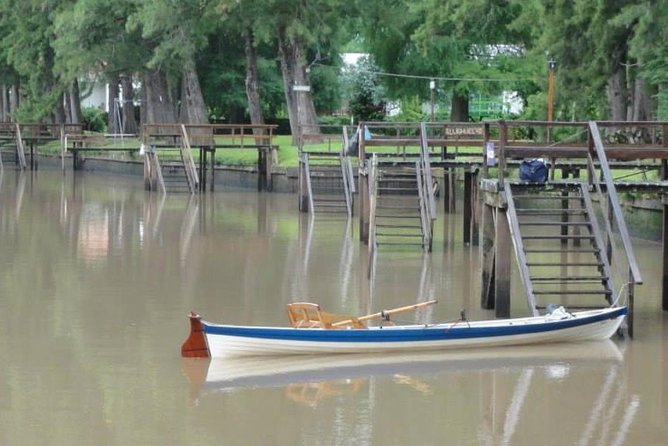 Tigre Delta Sightseeing Cruise from Buenos Aires - Lunch, drinks, and the relaxed middle of the day