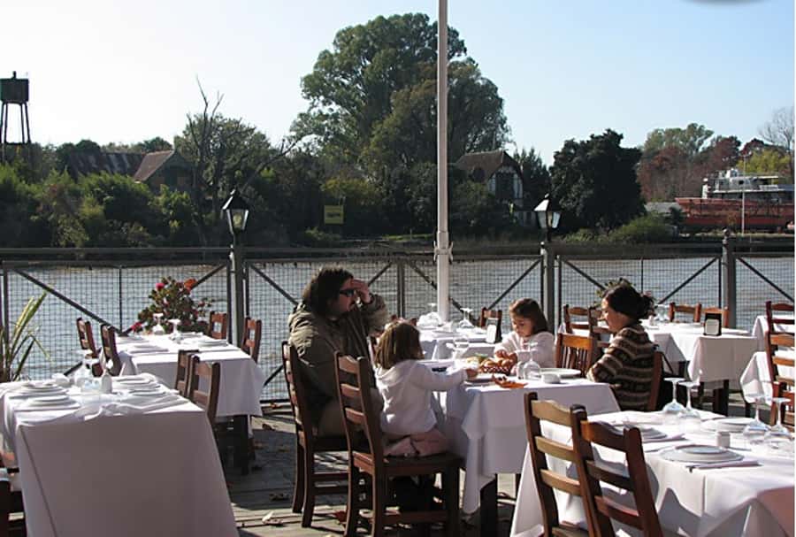 Tigre with Lunch overlooking the River and Navigation - Puerto de Frutos: Tigre’s classic market stop
