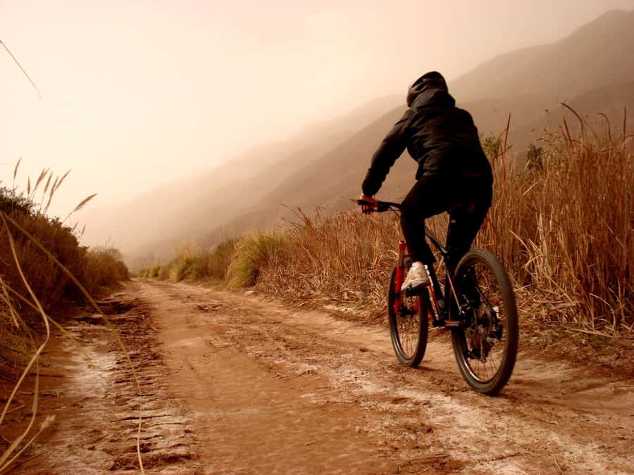 Tilcara: 2 hours cycling tour trough the rural area - Moving onto gravel roads and country paths