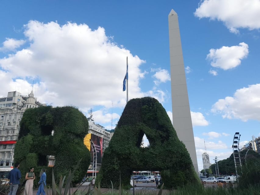 Tour cultural a pie de 3 horas por la historia del Tango - The Obelisk and the center of Buenos Aires