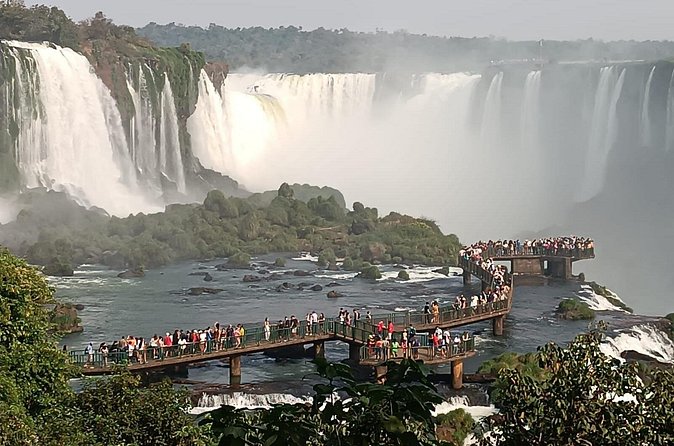 TOUR PARTICULAR Iguassu Falls on the Argentine side - Walking the Superior and Lower Circuits