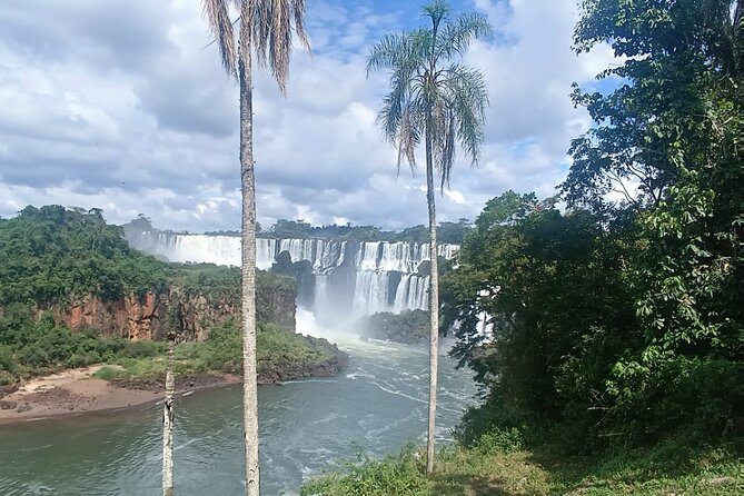TOUR PARTICULAR Iguassu Falls on the Argentine side - What the strongest praise tells you