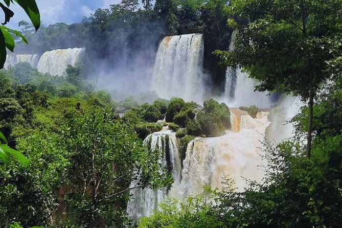 Under the Iguazu Falls live the Great Adventure + Train & Safari - Why this Iguazu tour works as a full-day plan