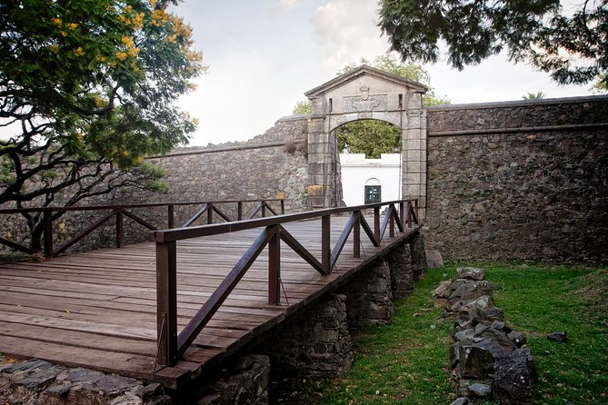 Unforgettable Day Tour in Colonia del Sacramento - What the one-hour walking tour adds