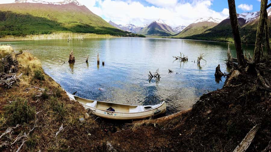 Ushuaia 4WD Off-Road Adventure: Hidden Lakes & Argentine BBQ - Lake Fagnano is the day’s big pause